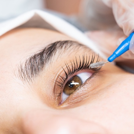 Wimpern- und Augenbrauenlifting Hilden