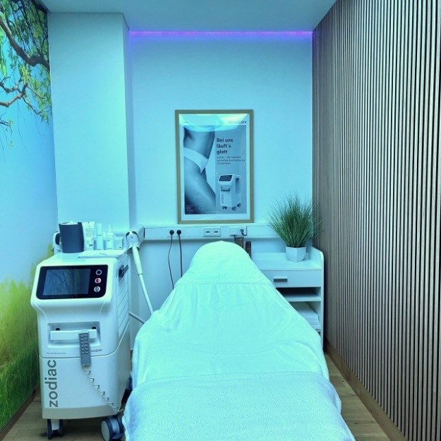 Modernes Lasergerät im Einsatz – sichere Haarentfernung in Hilden