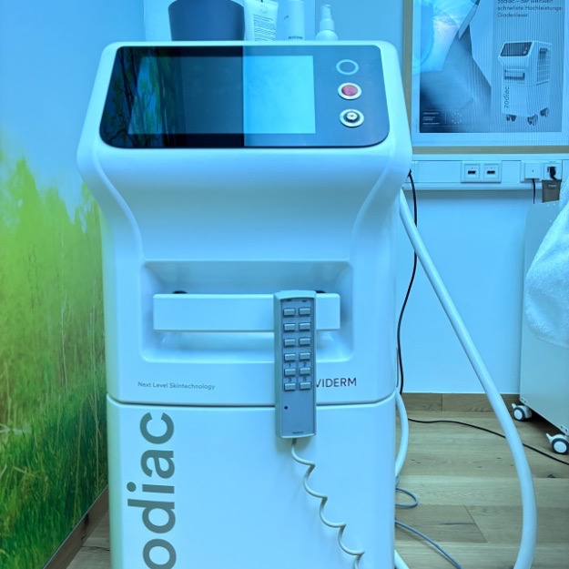 Behandlungsraum im La Belle Studio – sauber, modern und entspannend